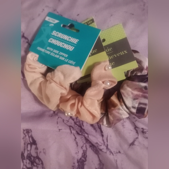 Scrunchie - Picture 1 of 1